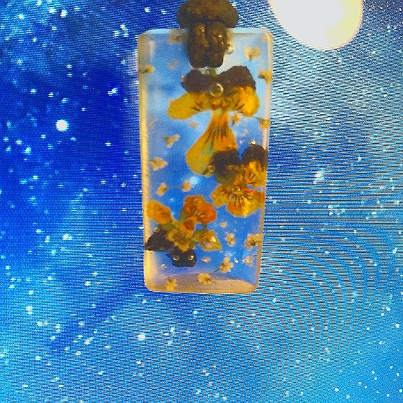 Pendent - Picture 1 of 4